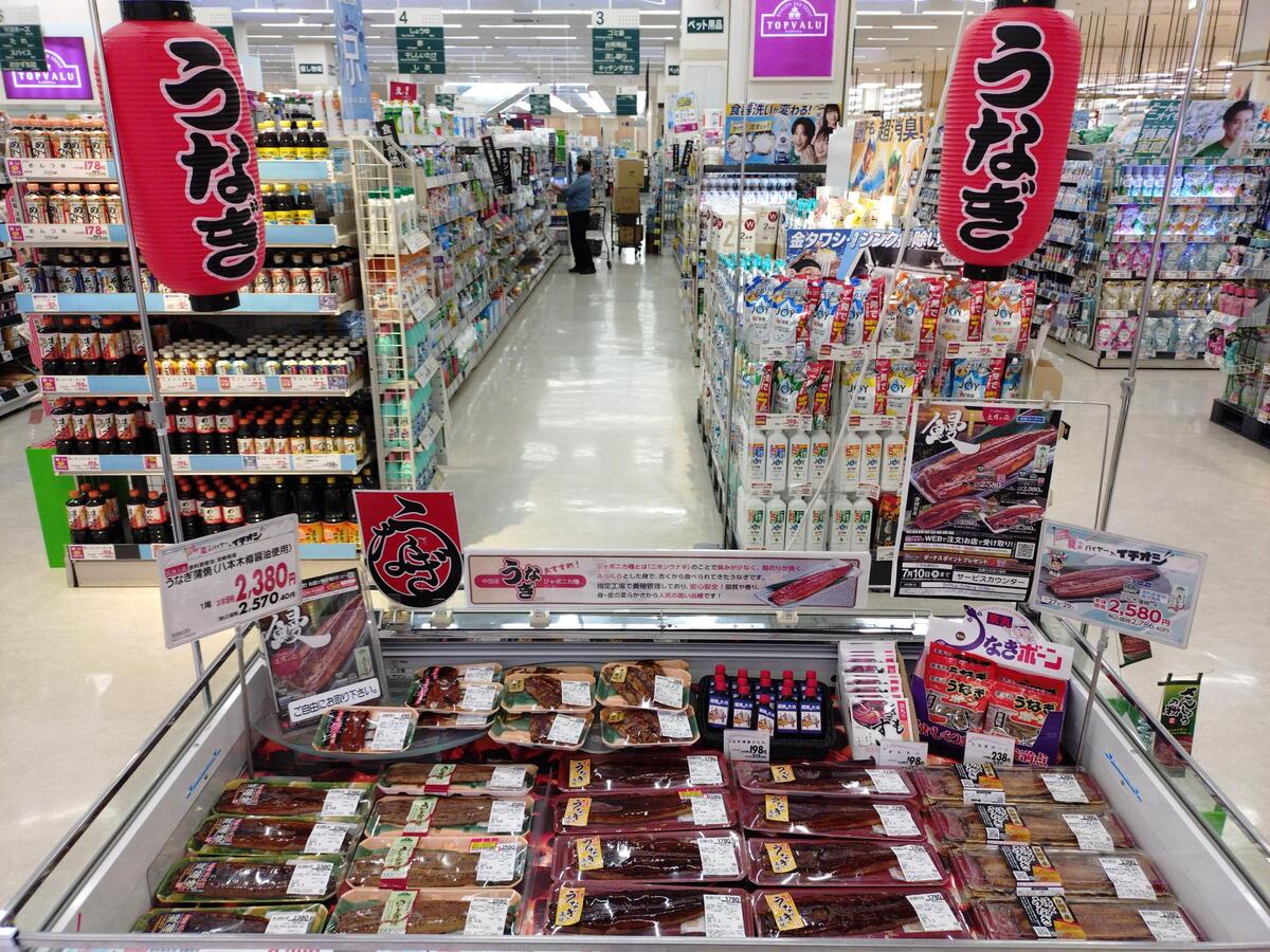 お魚コーナーうなぎ販売中！